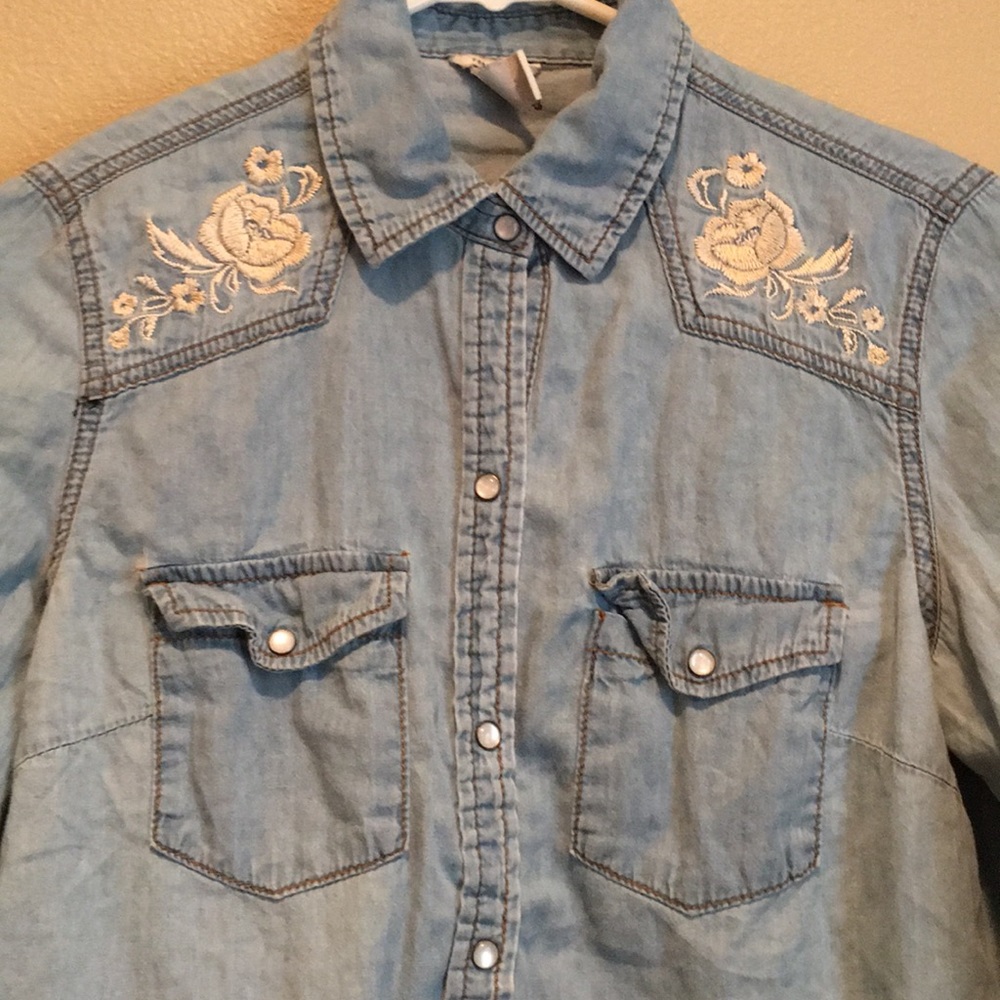 Denim button down top - Picture 2 of 4